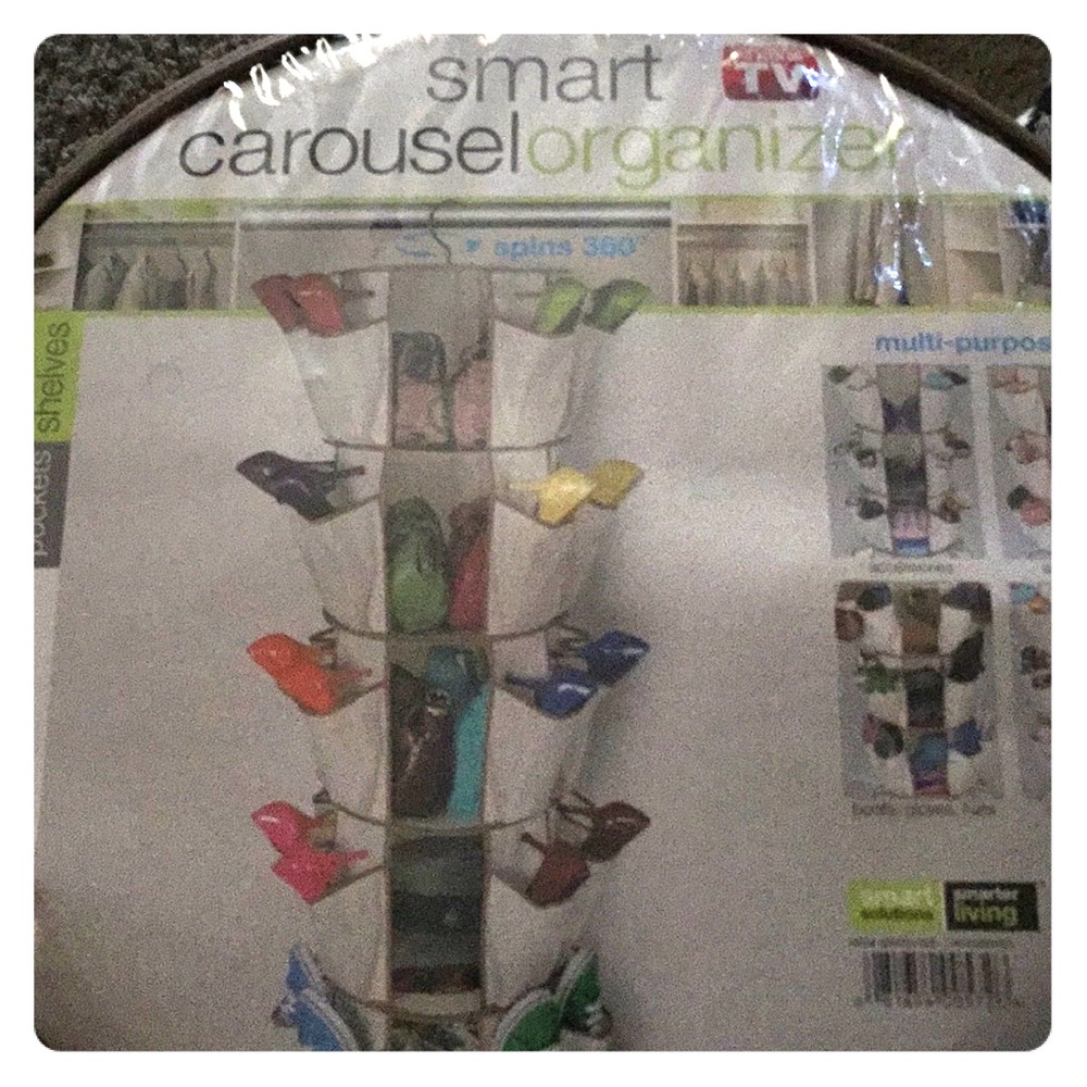 Smart carousel organizer